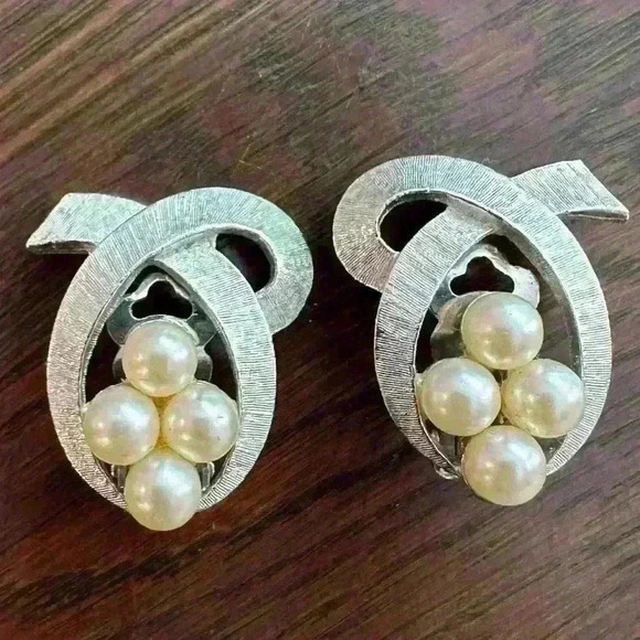 Vintage Silver and Pearl Clip On Earrings - Picture 1 of 3